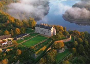Vue du ciel du Domaine Départemental de La Roche Jagu avec son parc et son château - © Domaine départemental de la Roche-Jagu