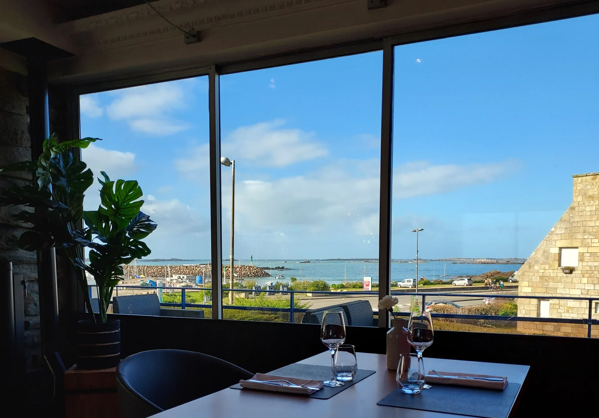 Salle panoramique du restaurant La Tourelle à Trébeurden