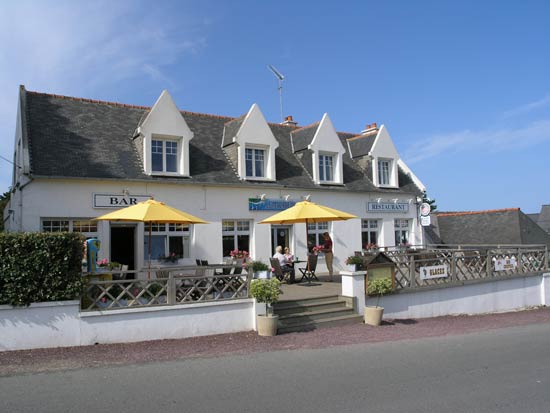 Spécialités de fruits de mer et terrasse du Macareux à Landrellec
